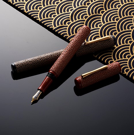 高級筆記具ブランドから自然から着想を得た漆万年筆3種を新