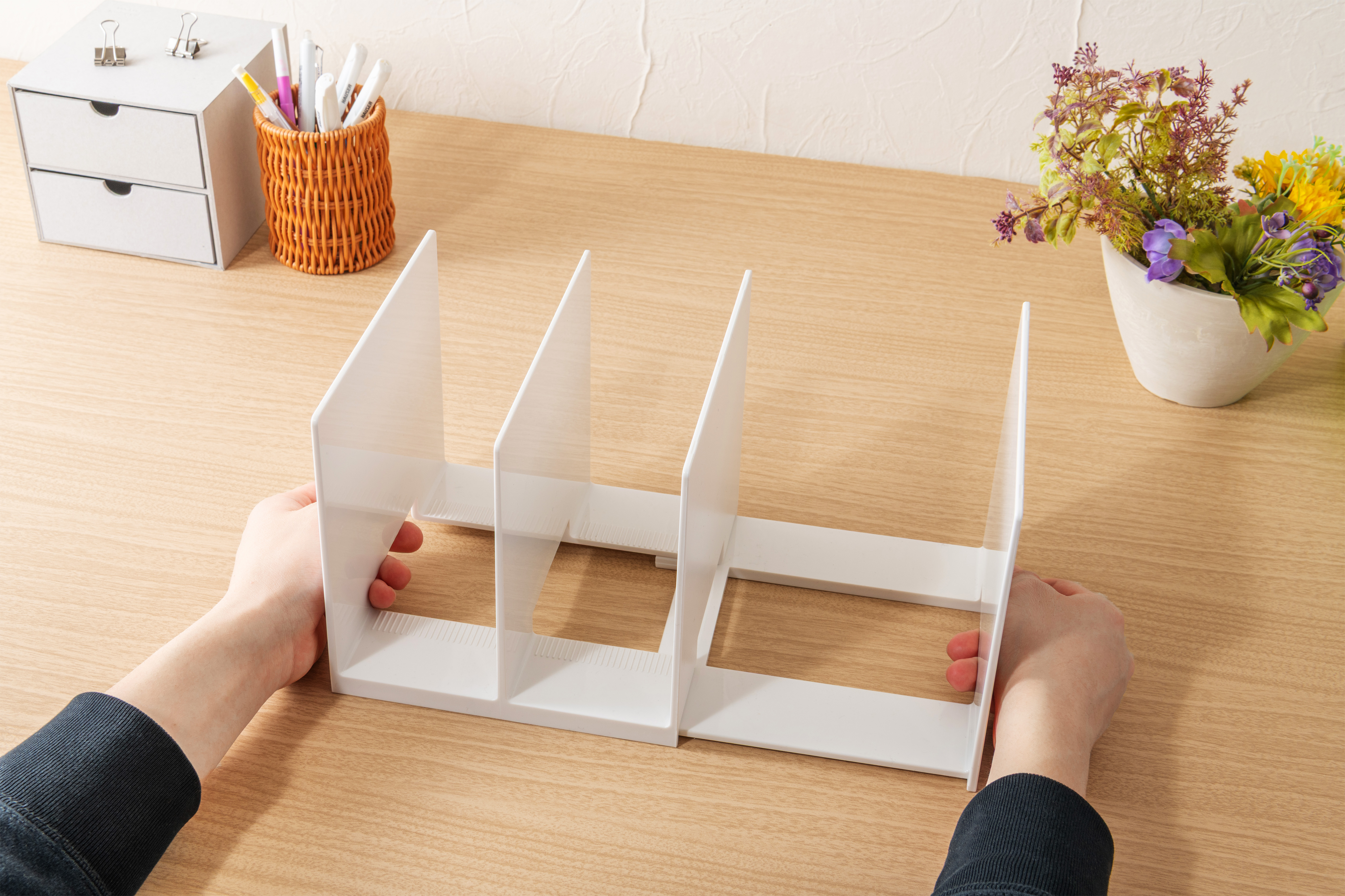 キャパティシリーズから収納物にあわせて幅が拡がる 「スライド