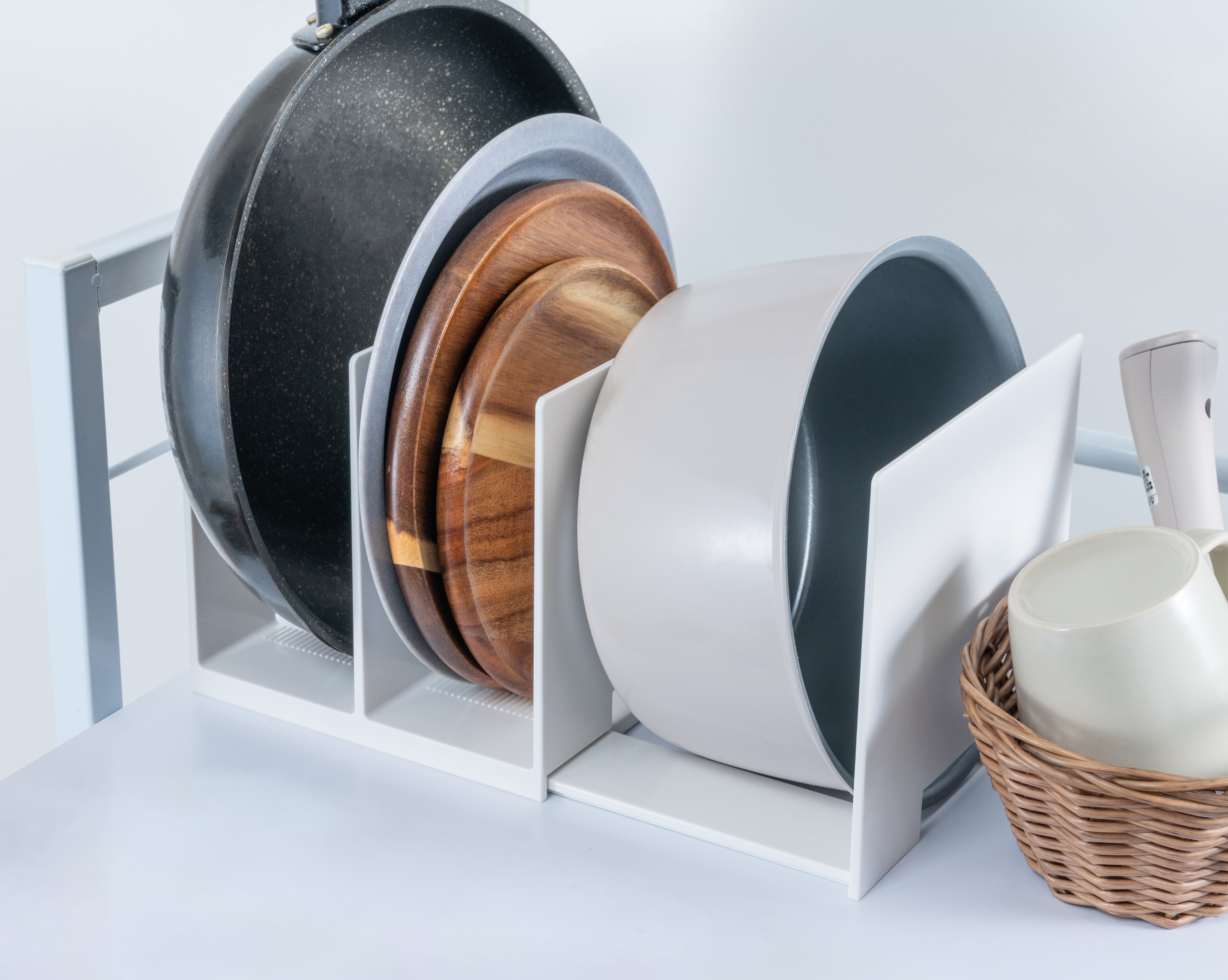 キャパティシリーズから収納物にあわせて幅が拡がる 「スライド